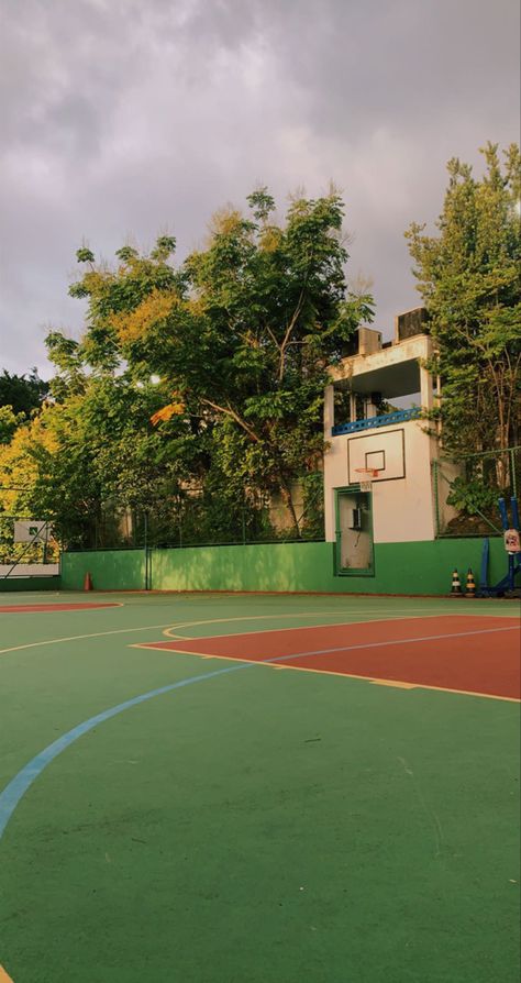 Basketball Field Aesthetic, Alec Aesthetic, Basketball Ground, Basketball Field, Basketball Life, Summer Vision, Basketball Photos, Everything Is Awesome, Summer Of Love