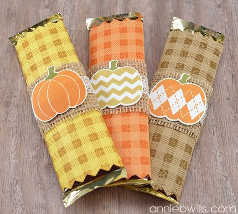 Easy Halloween Candy Bar Wrappers                                                                                                                                                                                 More Candy Bar Wrapper Ideas, Halloween Candy Bar Ideas, Halloween Candy Bar Wrappers, Annie Williams, Halloween Candy Bar, Hershey Bar Wrappers, Fall Candy, Easy Fall Crafts, Thanksgiving Treats