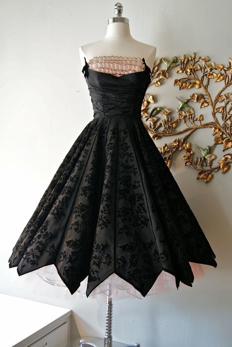 I. Want. This. Hairspray Dresses, Vintage Clothing Boutique, Pink Strapless Dress, Strapless Prom Dress, Satin Homecoming Dress, Cocktail Dress Vintage, Look Retro, Vintage Clothing Stores, Retro Styles