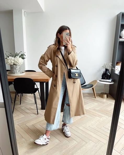 Oversized Trench Coat Outfits, Casual Trench Coat Outfit, Beige Trench Coat Outfit, Trench Coat Outfit Fall, Trench Coat Street Style, Fall Coat Outfit, Petite Trench Coat, Trench Outfit, Coat Outfit Casual