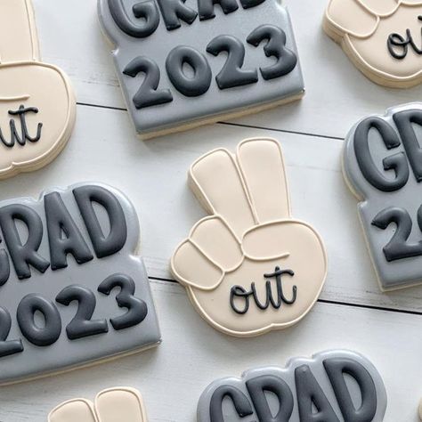 Peace Out Cookies, Graduation Sugar Cookies Ideas, Grad Party Cookies, Grad Cookies, High School Graduation Cookies, Graduation Cookies 2024, High School Parties, 5th Grade Graduation, 8th Grade Graduation