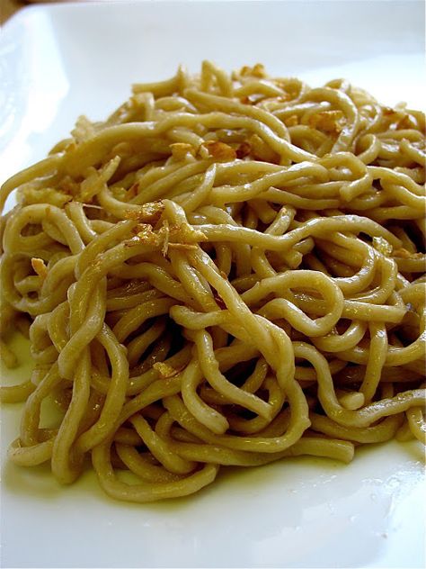 Noodles Vegetarian, Garlic Noodles Recipe, Pasta Shrimp, Asian Noodle Recipes, Rasa Malaysia, Garlic Noodles, Garlic Pasta, Noodle Recipes, Asian Dishes