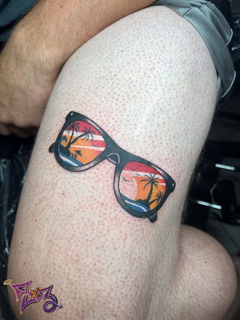 Sunglasses tattoo Sunglass Tattoo, Shades Tattoo, Sunglasses Tattoo, Tattoo Shading, Summer Sunglasses, Style Sunglasses, Traditional Tattoo, Nice View, Fashion Sunglasses