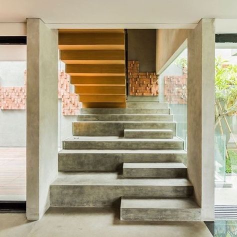 Kicking off the week with some Carlo Scarpa inspiration! Stair Cases, Concrete And Wood, Escalier Design, Box House, Stairs Architecture, Concrete Stairs, Carlo Scarpa, Concrete Steps, Stair Steps