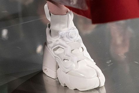 Instapump Fury, Jonathan Anderson, Oufits Casual, Cyberpunk Fashion, Futuristic Fashion, Couture Week, Sportswear Brand, Cute Shoes, Modern Woman