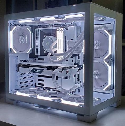 Lian Li Pc 011 Dynamic Mini, Cool Pc Setups, Gaming Setup Simple, Aesthetic Pc Build, White Pc Setup, Pc Case Design, White Pc Build, White Gaming Pc, Best Pc Setup