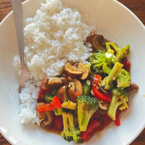 #aesthetic #food #foodporn #recipe #stirfry #yummy #healthyrecipe #health #healthyfood #healthylifestyle #recipe #rice #vegetarian #vegetables Recipe Rice, Aesthetic Food, Stir Fry, Healthy Lifestyle, Rice, Healthy Recipes, Health