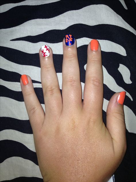 NY Mets nail art #mets #baseball Ny Mets Nails, Met Nails, Mets Nails, Become A Nail Tech, Sports Nail Art, Press On Nails Size, Baseball Nails, Sports Nails, Nails Size