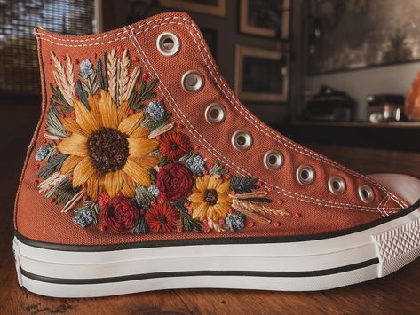 Embroidery Designs Shoes, Vans Embroidery, Sneaker Embroidery, Converse Art, Embroidery Sneakers, Converse Wedding, Converse Wedding Shoes, Embroidered Sneakers, Bridal Sneakers