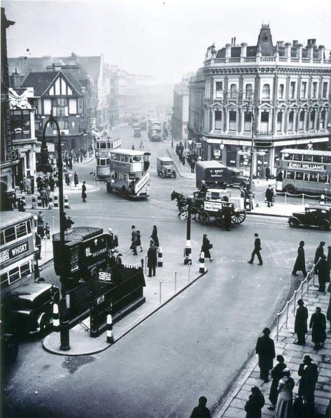 Camden Town c1930’s Camden Road, Historical London, Jazz Cafe, Kentish Town, Camden London, Going For A Walk, London History, Walking Out, Traffic Lights