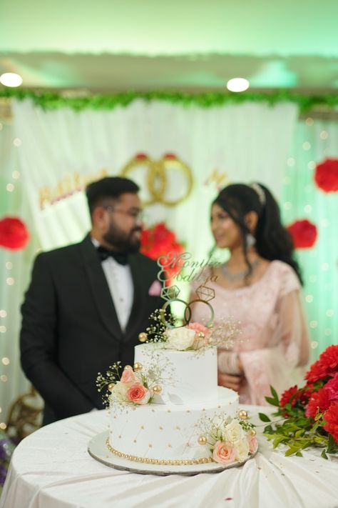 Couple poses with cake Engagement Ring Cake Design, Engagement Rangoli Designs, Cakes For Engagement Couple, Cake Poses, Engagement Portraits Poses, Portraits Poses, Engagement Decor, Photo Stills, Groom And Bride