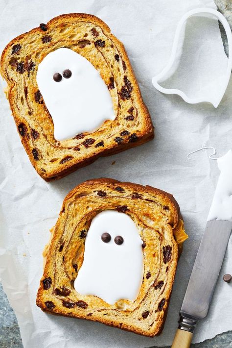 Spooky Halloween Snacks, Halloween Appetizers Easy, Easy Halloween Snacks, Swirl Bread, Cinnamon Swirl Bread, Pastry School, Halloween Party Snacks, Creative Snacks, Halloween Appetizers