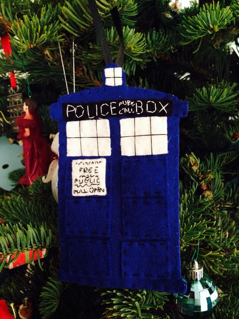 Made my own felt TARDIS for my tree! Nerdy Christmas, Doctor Who Crafts, Doctor Who Christmas, Geek Crafts, Homemade Ornaments, Felt Decorations, Felt Christmas Ornaments, Felt Christmas, Xmas Ornaments