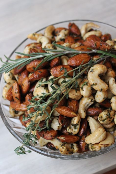 Sweet and Spicy Herb Roasted Nuts - SevenLayerCharlotte Roasted Nuts Recipe, Jo Cooks, Reception Food, Roasted Cashews, Nut Recipes, Roasted Nuts, Crunchy Snack, Raw Almonds, Eating Plan