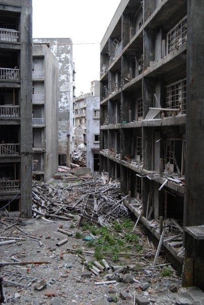 Hashima Island off the coast of Japan-abandoned since 1974 Battleship Island, Hashima Island, Abandoned Island, Abandoned City, Apocalypse Aesthetic, Mitsubishi Motors, Before Sunrise, Nagasaki, Abandoned Buildings