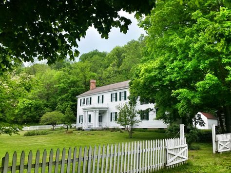 Kentucky Homestead, Farm Photography, My Old Kentucky Home, Usa States, Ohio River, Kentucky, Ohio, Favorite Places, House Styles