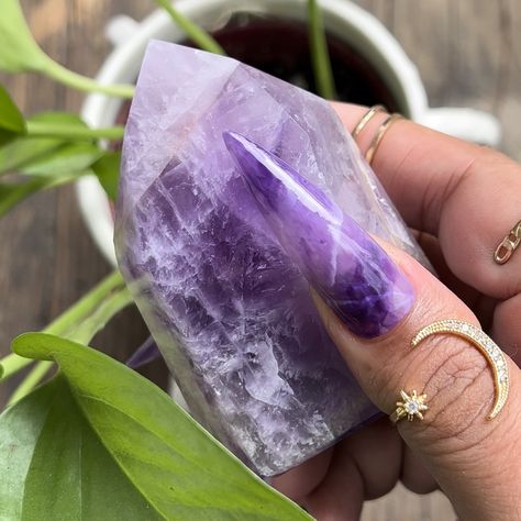 Amethyst quartz inspired nails 💜 #nailinspiration #amethystcrystal #amethyst #crystals #nailideas Purple Quartz Nails, Amethyst Inspired Nails, Purple Amethyst Nails, Purple Crystal Nails, Amethyst Nail Art, Rock Inspired Nails, Amythest Nails, Crystal Nails Designs, Amethyst Nails Acrylic