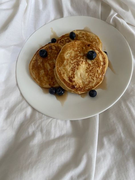 #breakfast #pancakes #blueberry #aesthetic Blueberry Aesthetic, Soul Food Dinner, Easy Food Art, Eddie Munson, Breakfast Pancakes, Healthy Sweets Recipes, Breakfast Items, Recipes From Heaven, Food Diary