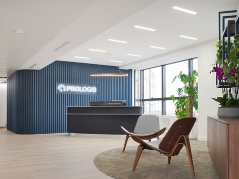 Prologis Offices - Paris Blue Office Reception, Green Blue Office, Blue Corporate Design, Office Reception Design Entrance, Blue Office Aesthetic, Blue Office Space, Blue Office Interior, Office Design Blue, Blue Office Design