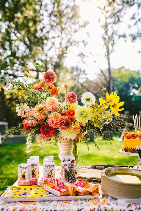 October Birthday Party, Birthday Party Flowers, Autumn Birthday Party, October Birthday Parties, Autumn Celebration, Autumn Birthday, Fall Birthday Parties, October Birthday, Early Autumn