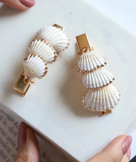 Diy Shell Hair Accessories, Sea Accessories Fashion, Sea Shells Jewelry Ideas, Shell Accessories Diy, Sea Shells Crafts, Seashell Hair Accessories, Sea Shell Jewellery, Seashell Accessories, Shell Hair Accessories