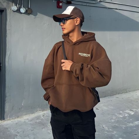 Baggy Hoodie Outfit, Brown Hoodie Outfit, Boys Fashion Aesthetic, Bro Port, Boy Outfits Aesthetic, Baggy Outfit Ideas, Hoodie Outfit Men, Jeans Outfit Men, Cool Shirt Designs