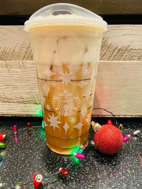 This Toasted Caramel Brûlée Cold Brew From Starbucks Will Rock Your Holiday Socks Off Caramel Brûlée, Caramel Brulee, Starbucks Secret Menu Recipes, Iced Starbucks Drinks, Brulee Recipe, Starbucks Caramel, Starbucks Secret, Starbucks Coffee Drinks, Starbucks Menu