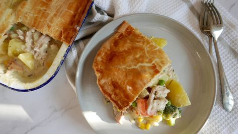 Old Fashioned Chicken Pot Pie Recipe Turkey Pot Pie Puff Pastry, Pot Pie Puff Pastry, Turkey Pot Pie Easy, Creamy Sauce For Chicken, Turkey Pot Pie Recipe, Cranberry Chicken Salad, Chicken Pot Pie Filling, Puff Pastry Crust, Chicken Pot Pie Recipe