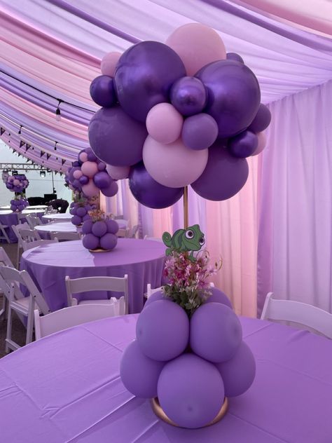 Repunzel Birthday Decoration, Tangled Balloon Decoration, Rapunzel Centerpiece Ideas Diy, Rapunzel 1st Birthday Party, Rapunzel 2nd Birthday, Tangled Balloon Arch, Rapunzel First Birthday Party, Rapunzel Balloons, Rapunzel Centerpieces