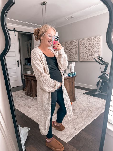 Thanksgiving Pregnant Outfit, Thanksgiving Outfit Maternity, Cute Comfy Pregnancy Outfits, Pregnancy Thanksgiving Outfit, Cozy Maternity Outfits, Pregnancy Leggings Outfit, Thanksgiving Pregnancy Outfit, Thanksgiving Maternity Outfit, Maternity Thanksgiving Outfit