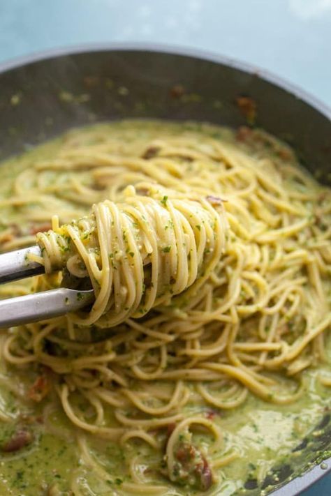 This pasta mashup (made complete with @BarillaUS Spaghetti) has my favorite two pasta sauces mixed together: Fresh pesto and silky smooth carbonara! The trick is to stir the pesto into the carbonara sauce before adding it to the spaghetti. And don’t skimp on the crispy pancetta bits! For #CarbonaraDay take the #CarbonaraChallenge yourself and post your favorite version of the dish on social! Macheesmo.com #carbonara #Italian #spaghetti #pesto #barilla Pesto Carbonara Pasta, Pesto Pancetta Pasta, Spaghetti Pesto Recipe, Pesto Carbonara, Carbonara With Pancetta, Spaghetti Pesto, Pancetta Recipes, Crispy Pancetta, Pancetta Pasta