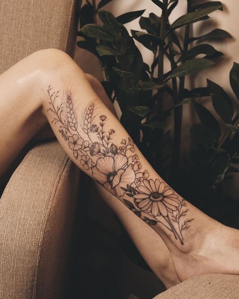 Vlada op Instagram: "Tattoo that I made for Anya, who made all the way from NY to get florals by me 💔 with support of @kiev.tattootrip Thank you so…" Back Of Leg Floral Tattoo, Pretty Floral Tattoos, Wildflower Leg Sleeve Tattoo, Unique Western Tattoos, Wildflower Tattoo Thigh, Thigh Floral Tattoo, Flower Calf Tattoo, Wildflower Half Sleeve Tattoo, Wildflower Tattoo Sleeve