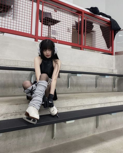 IG: @yunmago Visual Kei Fashion, Cyberpunk Techwear, Kei Fashion, Futuristic Fashion, Visual Kei, Ice Skating, Pose Reference, My Images, Style Icons