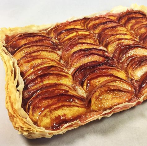 Peach and Cinnamon Tart - Using only five ingredients, create this easy dessert in just minutes. Layers of Phyllo dough are basted with butter and sprinkled with cinnamon and sugar. The top layer is covered with thinly sliced delicious fresh peaches and sprinkled with more cinnamon and sugar. Serve as is, or sprinkled with confectioner’s sugar, topped with sweetened whipped cream or ice cream. #freshchefexperience Phyllo Dough Recipes Peaches, Phyllo Dough Recipes Dessert Peach, Peach Phyllo Recipes, Turn Overs, Peach Turnovers, Philo Dough, Phyllo Dough Recipes, Phyllo Recipes, Baking Vegan