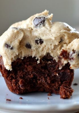 Brownie Cupcakes with Cookie Dough Frosting Brownie Cookie Dough Cupcakes, Cookie Brownie Cupcakes, Brownie Cookie Cupcakes, Brownie Cupcakes Recipes, Cookie Dough Icing, Cookie Dough Frosting, Brownie Cupcakes, Recipe Journal, Dessert Party