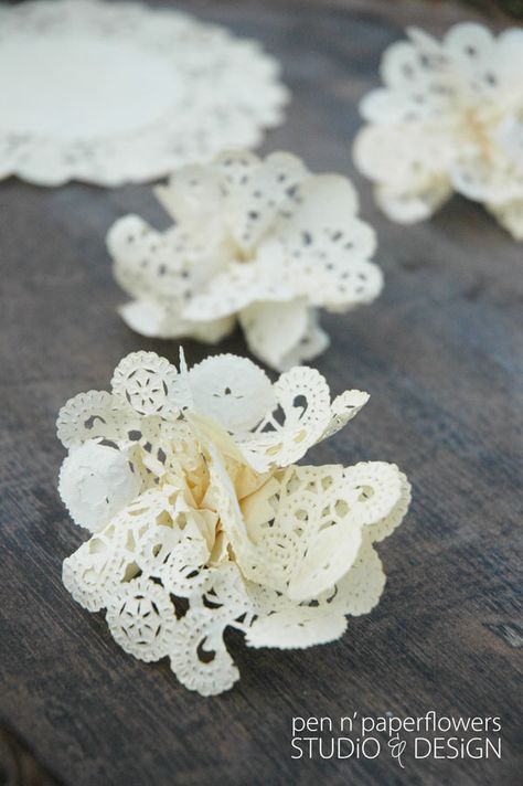 teanstaineddoilyflowers4758wm Doily Flowers, Paper Flowers Diy Easy, Diy Fleur, Tea Stained Paper, Doilies Crafts, Paper Lace, Paper Doilies, Wreath Tutorial, Paper Flowers Diy