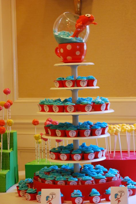 Dr. Seuss Party- love the fish at the top! Cat And The Hat, Doctor Suess Birthday, Dr Seuss Party Ideas, Dr Seuss Birthday Party, Cake Tower, Twin Birthday Parties, Dr Seuss Baby Shower, Seuss Party, Dr Seuss Birthday