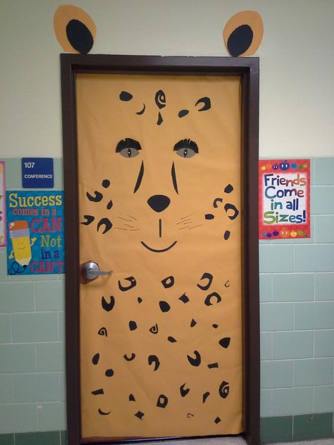 jungle theme...Cheetah door Safari Theme Classroom, School Wide Themes, Halloween Block Party, Under The Sea Crafts, Jungle Decorations, Teacher Activities, School Doors, Back To School Bulletin Boards, Class Theme