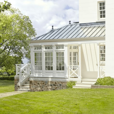 Farmhouse Sunroom, Orangery Conservatory, Cozy Sunroom, Sunroom Addition, Sunroom Decorating, Sunroom Designs, Outdoor Remodel, Cozy Farmhouse, Decoration Design