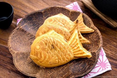 Taiyaki (Japanese Fish Shaped Waffle) Desserts Japonais, Pastry Cream Recipe, Just One Cookbook, Sweet Red Bean Paste, Japanese Treats, Japanese Desserts, Homemade Custard, Easy Japanese Recipes, Sweet Red Bean