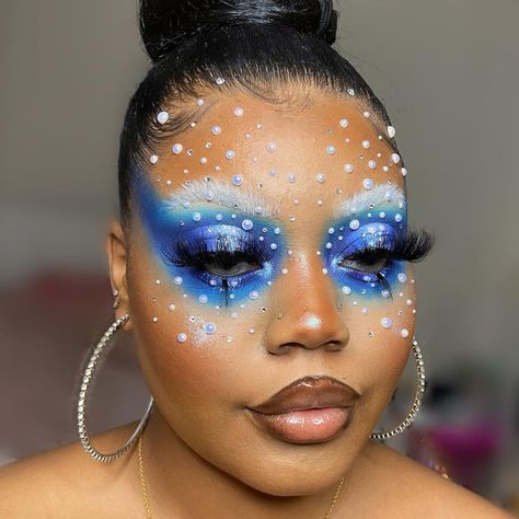 Snow Makeup Looks, Christmas Inspired Makeup, Snow Makeup, Makeup Collage, Xmas Makeup, 2022 Makeup, Beauty Content Creator, Makeup Editorial, Room Collage