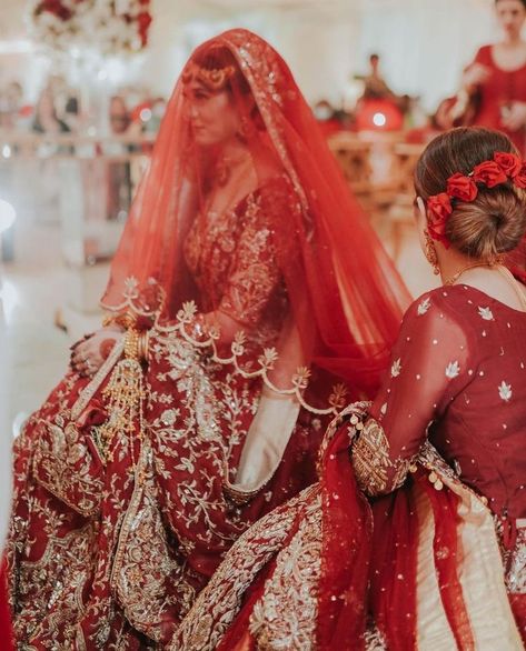 Red Bridal Lehenga Pakistani, Bridal Vibes, Lehenga Pakistani, Mehandi Henna, Asian Wedding Dress Pakistani, Red Bridal Dress, Mehendi Outfits, Desi Wedding Dresses, Asian Wedding Dress