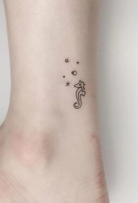 Mum Tattoo, Maching Tattoos, Seahorse Tattoo, Tiny Wrist Tattoos, Couple Tattoos Unique, Tattoos Unique, Star Tattoo, Star Tattoos, Minimal Tattoo