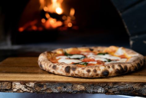 Neapolitan Pizza Dough Recipe, Pizza Oven Recipes, Best Pizza Dough Recipe, Pasta Chips, Best Pizza Dough, Wood Oven, Wood Fired Pizza Oven, Fire Pizza, Perfect Pizza