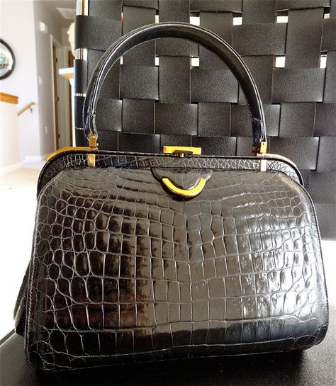 SALE vintage FINESSE la model CROCODILE satchel by DIVINEFIND2013, $497.99 Doctor Bag Purse, Croc Heels, Types Of Purses, Vintage Designer Handbags, Vintage Evening Bags, Retro Bags, Black Leather Satchel, Crocodile Bags, Doctor Bag