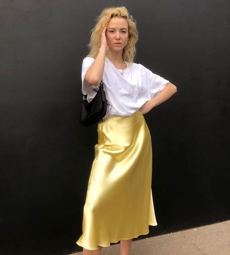 Paulina on Instagram: “Apparently my head hurt when we took this shot 🥭 Life Update: I’ve stopped wearing makeup and minimised my sugar and coffee intake for the…” Silk Skirt Outfit Summer, Yellow Skirt Outfits, Silk Skirt Outfit, Satin Skirt Outfit, Life Update, Textured Skirt, Yellow Silk, Summer Street, Dream Girl