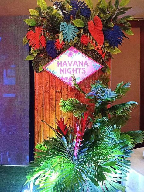 Havana Christmas Party, Havana Nights Prom Theme, Havana Nights Party Decorations Ideas, Havana Nights Table Decor, Havana Nights Centerpieces, Havana Themed Party, Miami Nights Theme Party, Havana Nights Party Decorations, Havana Nights Gala