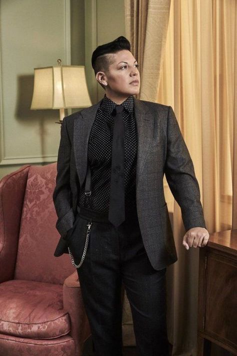 Butch Lesbian Fashion, Butch Fashion, Masculine Outfits, Sara Ramirez, Lesbian Outfits, Madam Secretary, Gender Fluid Fashion, Lesbian Fashion, Drag King