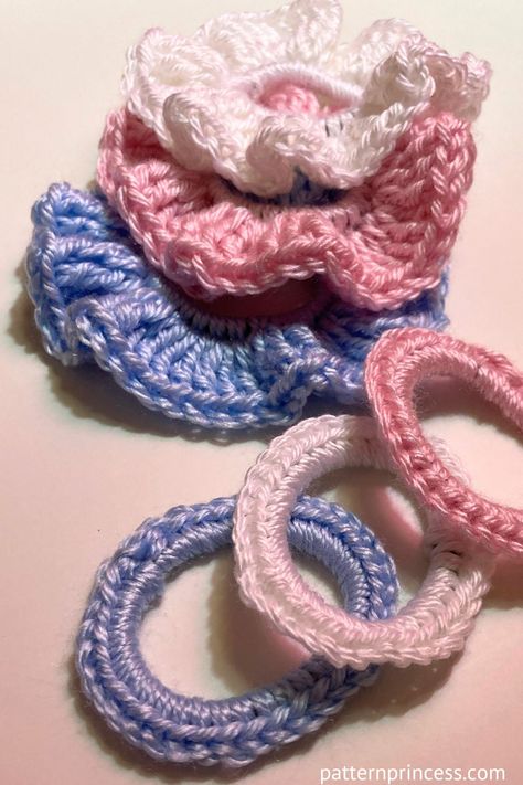 Easy Crochet Hair Scrunchie Pattern for Beginners Hair Tie Crochet Free Pattern, Scrunchies Crochet Free Pattern, Crochet Scrunchies Tutorials, Crochet Hair Scrunchies Free Pattern, Crochet Hair Ties Free Pattern, Crochet Hair Clips Free Pattern, Crochet Scrunchie Pattern Free, Crochet Scrunchy, Crochet Hair Ties