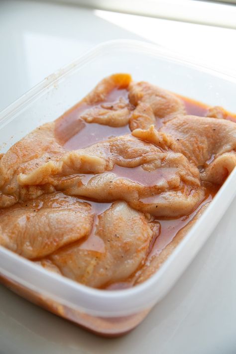 chicken breasts soaking in chicken marinade Ultimate Chicken Marinade, Vinegar Based Chicken Marinade, How Long To Marinade Chicken, Basic Chicken Marinade, Versatile Chicken Marinade, Sandwich Specials, Ayam Teriyaki, Marinating Chicken, Meat Marinades